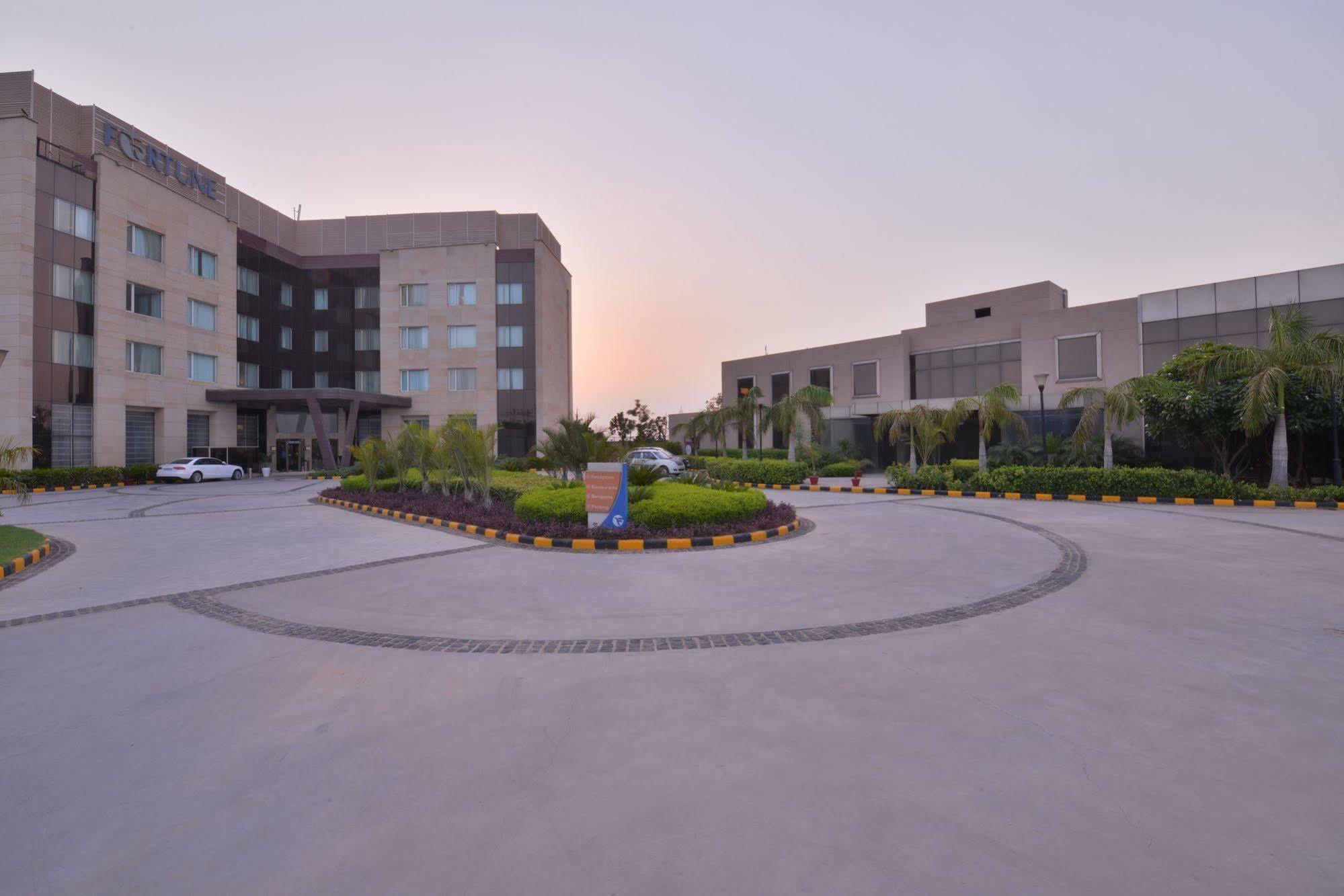 Fortune Park Orange, Sidhrawali, Gurugram - Member Itc Hotels' Group Bhiwadi Dış mekan fotoğraf